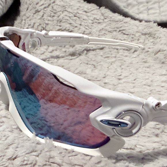 Oakley Jawbreaker Glasses Polished White with Prizm Snow Sapphire Iridium Lenses - Picture 3 of 10
